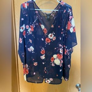 Torrid floral blouse sheer and so pretty! Size 3